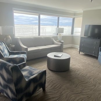 Bask - Living room - Hotels Near Me - Morehead City, North Carolina Bask - Living room - Hotels Near Me - Morehead City, North Carolina