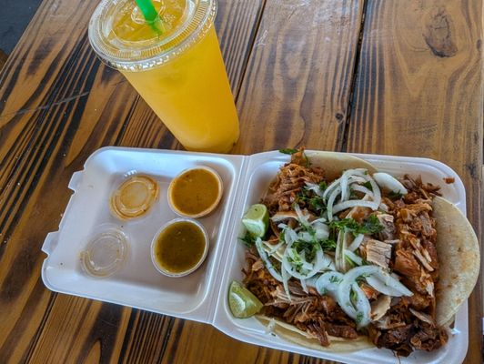 Carnitas Uruapan by null