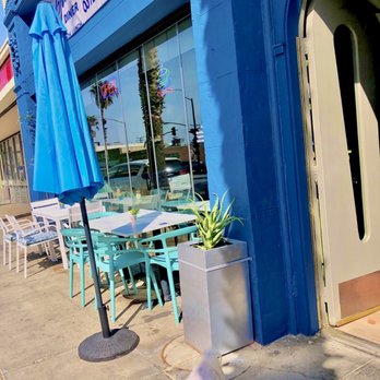 Flapjax - Front with outdoor seating and dog friendly - New American Near Me - Santa Monica, California Flapjax - Front with outdoor seating and dog friendly - New American Near Me - Santa Monica, California