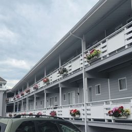 The most amazing fresh flowers on every inner balcony