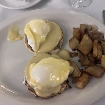 Pine Crest Inn - Eggs Benedict - Hotels Near Me - Pinehurst, North Carolina Pine Crest Inn - Eggs Benedict - Hotels Near Me - Pinehurst, North Carolina