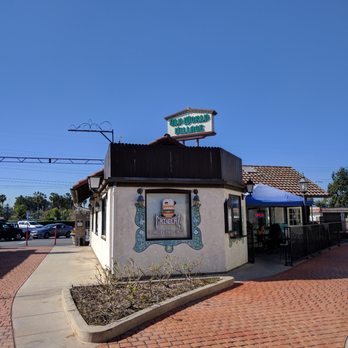 Grinderz - Outside - Burgers Near Me - Huntington Beach, California