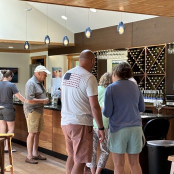 Stonington Vineyards Inc - Tasting room - Wineries Near Me - Stonington, Connecticut