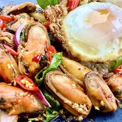 Thai Bangkok Bistro - Pad Grapraw | Spicy Mussels Basil