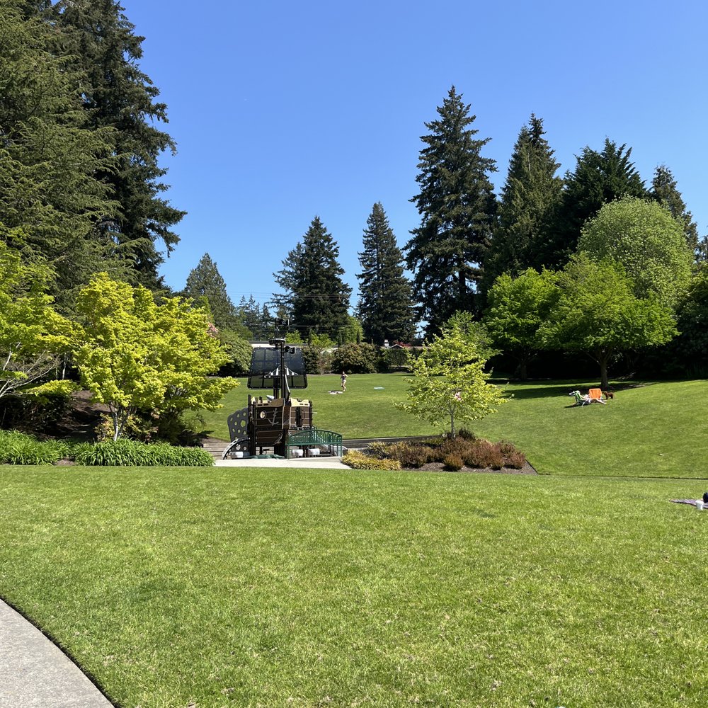 Clyde Beach Park - Lawn - Parks Near Me - Bellevue, Washington Clyde Beach Park - Lawn - Parks Near Me - Bellevue, Washington