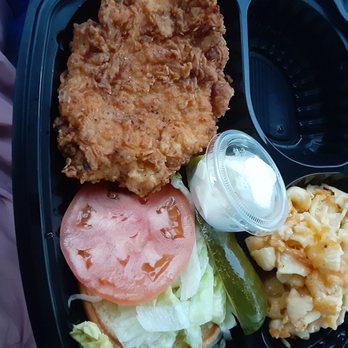 Colin's Seafood and Grill - Chicken sandwich with mac & cheese instead of fries - Cajun/Creole Near Me - Baltimore, Maryland