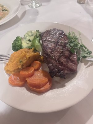 Anthony's Restaurant & Bistro by null