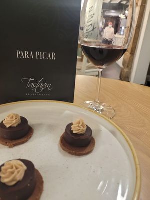 Tastavín Vinos y Pinchos by null