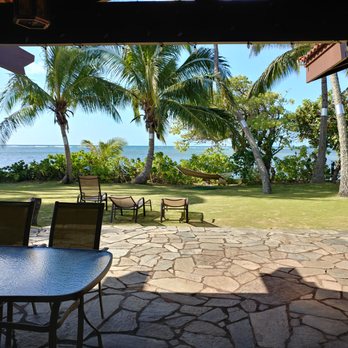 Hawaii Beach Homes - Mango Hale house backyard - Travel Agents Near Me Hawaii Beach Homes - Mango Hale house backyard - Travel Agents Near Me