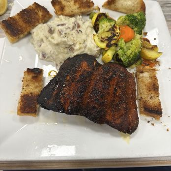 Jack's Cafe - Blackened salmon with garlic bread, smashed potatoes, and vegetable medley - Breakfast & Brunch Near Me - River Vale, New Jersey