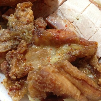 Roast Duck Kitchen - Roast pork and garlic chicken combo with white rice and complimentary gau gee, $8.95. Photo by Eric Alcantara - Chinese Near Me - Aiea, Hawaii
