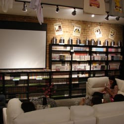 O-Taku Manga Lounge - Lecture sur place dans les confortables canapés de l'O-Taku Manga Lounge