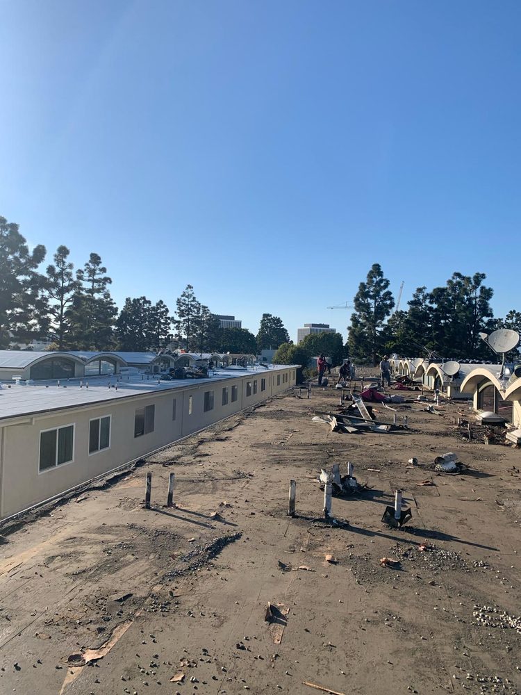 Slide of Hernandez Roofers