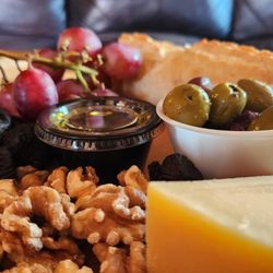 Willow Creek Winery - Combo Cheese Board