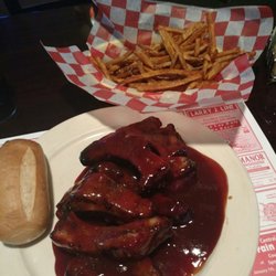 Cross Creek Inn - Yummy half rack and fries