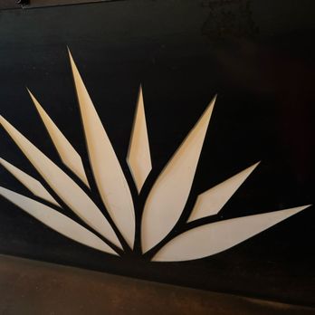 La Mesa Mesquite Grill - The detailes along the walls - Mexican Near Me - Joshua, Texas