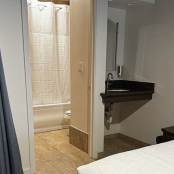 Edgewater Beach Inn - corner sink outside bathroom - Hotels Near Me - Santa Cruz, California