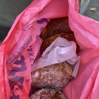 Leonard's Bakery Malasadamobile - Malasadas - Food Trucks Near Me - Honolulu, Hawaii