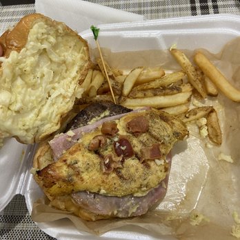 Los Verdes - Burger says it comes with bacon... but this is ridiculous... come on! - Colombian Near Me - Miami Lakes, Florida Los Verdes - Burger says it comes with bacon... but this is ridiculous... come on! - Colombian Near Me - Miami Lakes, Florida