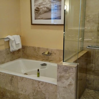 The Breakers - bathroom - Hotels Near Me - Palm Beach, Florida The Breakers - bathroom - Hotels Near Me - Palm Beach, Florida