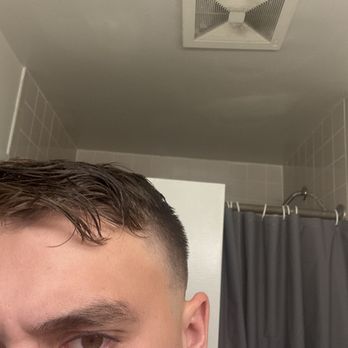 Prestige Barbers - Said low fade nothing off the top got my top shredded and this shitty ass fade that isn't even blending got me looking like a q tip - Barbers Near Me - Jacksonville, Florida Prestige Barbers - Said low fade nothing off the top got my top shredded and this shitty ass fade that isn't even blending got me looking like a q tip - Barbers Near Me - Jacksonville, Florida