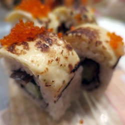 一寿司 - Seared Eel Roll with Cheese
