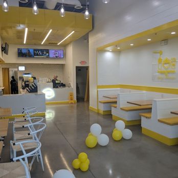 Happy Lemon - Tables and Booths - Bubble Tea Near Me - Cedar Park, Texas
