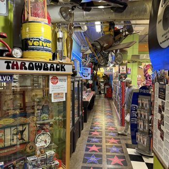 Hollywood Candy - Candy Stores Near Me - Omaha, Nebraska