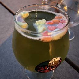 THE LUCKY CHARMS BEER! THE LUCKY CHARMS BEER!