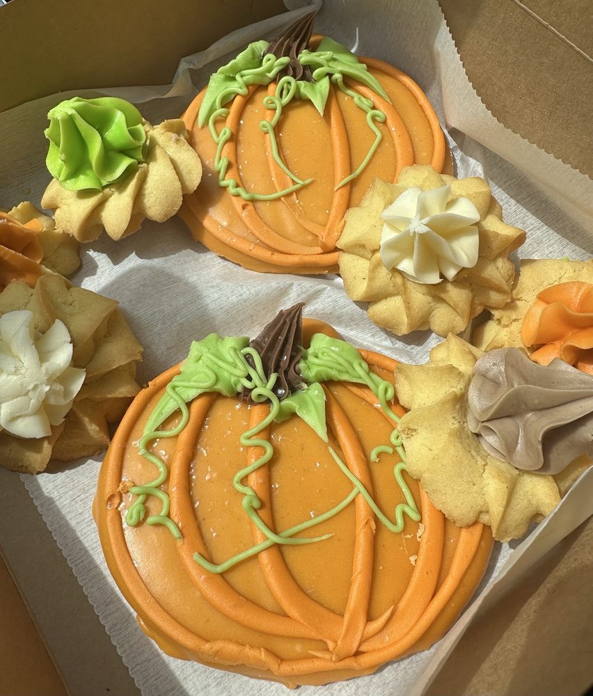 Delicious Bakery Logo