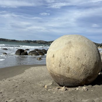 Moeraki Boulders Cafe - Ironic boulders - Cafes Near Me Moeraki Boulders Cafe - Ironic boulders - Cafes Near Me