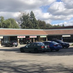 Twin Canyon Shopping Center - Storefronts-center