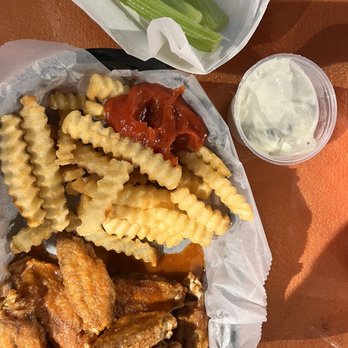 J R Crickets Cascade - 10 Piece College Wings, fries, medium blue cheese, celery on the side. Ketchup was thick as a mf but it was some type of Heinz Healthy lol. - New American Near Me - Atlanta, Georgia