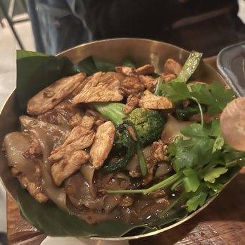 Lemongrass Brooklyn - Pad See Ew - Thai Near Me - Brooklyn, New York