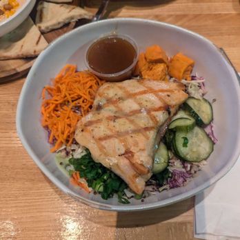 Urban Kitchen - Miso salmon bowl - American Near Me - Burlingame, California Urban Kitchen - Miso salmon bowl - American Near Me - Burlingame, California