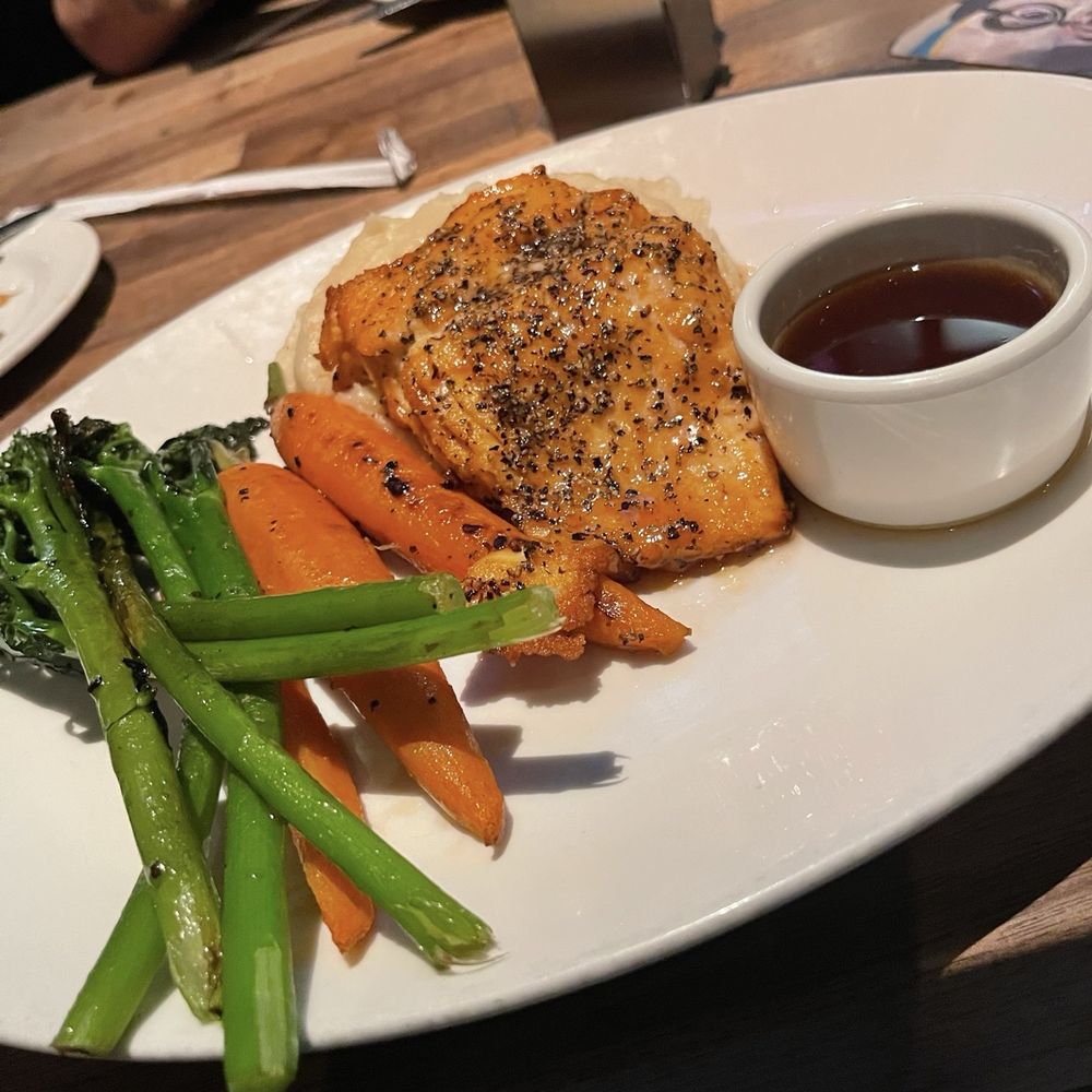 Yard House - New American Near Me - Honolulu, Hawaii Yard House - New American Near Me - Honolulu, Hawaii
