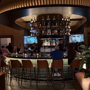 Cactus Club Cafe - Bar Area - New American Near Me - Miami, Florida