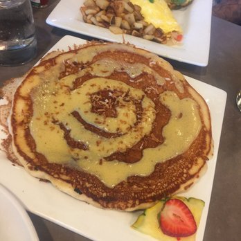Moena Café - Banana Chantilly Pancake - Cafes Near Me - Honolulu, Hawaii Moena Café - Banana Chantilly Pancake - Cafes Near Me - Honolulu, Hawaii