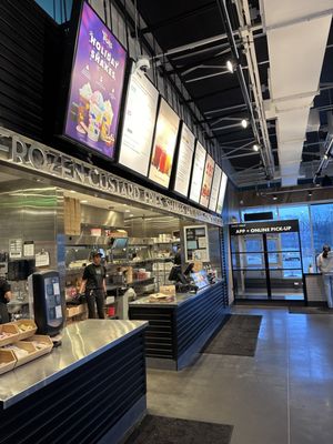 Shake Shack Vernon Hills by null