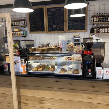 Common Ground Coffee Roasters @ Pioneer - the counter - Breakfast & Brunch Near Me - Everett, Massachusetts