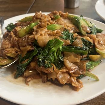 Sweetee Thai Cafe - Beef pad see ew - Thai Near Me - Artesia, California Sweetee Thai Cafe - Beef pad see ew - Thai Near Me - Artesia, California