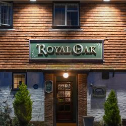 Royal Oak - An inviting traditional English Pub serving great food and drink