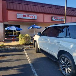 Dootsie's Kitchen - Parking lot