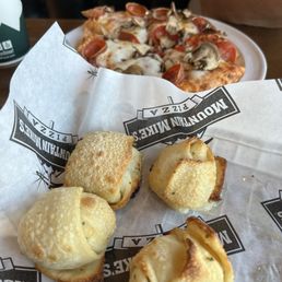 Garlic knots Garlic knots