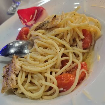 Coppola's Bistro Ristorante - Spaghetti garlic and oil. Pasta special that came with chicken - Italian Near Me - Miami, Florida