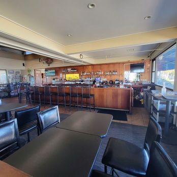 Pier 29 Waterfront Restaurant - Bar area - Seafood Near Me - Alameda, California Pier 29 Waterfront Restaurant - Bar area - Seafood Near Me - Alameda, California