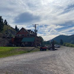 Bearmouth Chalet RV Park - Motel and check in cabin