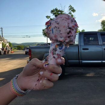 Durham Dari Serve - a hand holding a scoop of ice cream - Ice Cream & Frozen Yogurt Near Me - Durham, Connecticut Durham Dari Serve - a hand holding a scoop of ice cream - Ice Cream & Frozen Yogurt Near Me - Durham, Connecticut