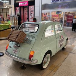 L’artigiano gelato - Cute Fiat stand selling Gelato