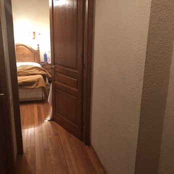 Hotel Era Cuma - Little hallway when entering room 302 on the 3rd floor. Perfect for privacy! - Hotels Near Me - Salardú, C